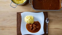 Rezept Foto von Ammerthaler Rinder Simmer Gulasch, aus dem Ofen oder slow cooked im Holzofen.
