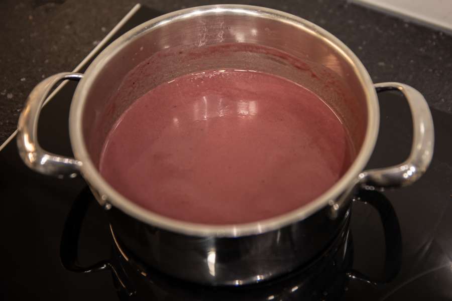 Rezept Foto der fertig pürierten und abgebundenen Glühweinsauce.