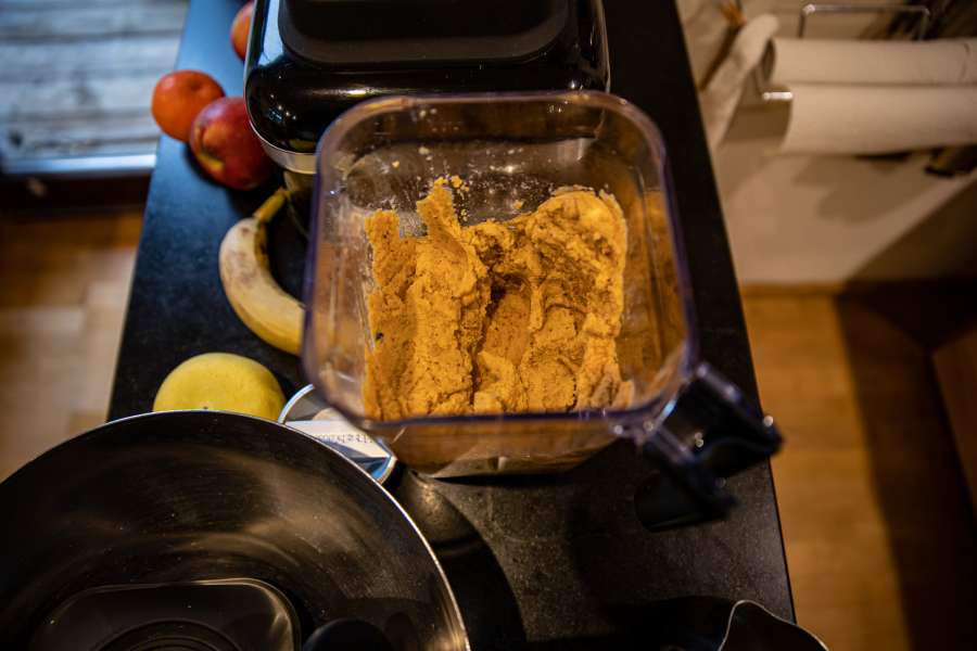 Von oben Ansicht der pürierten Kichererbsen Masse für den Hummus.
