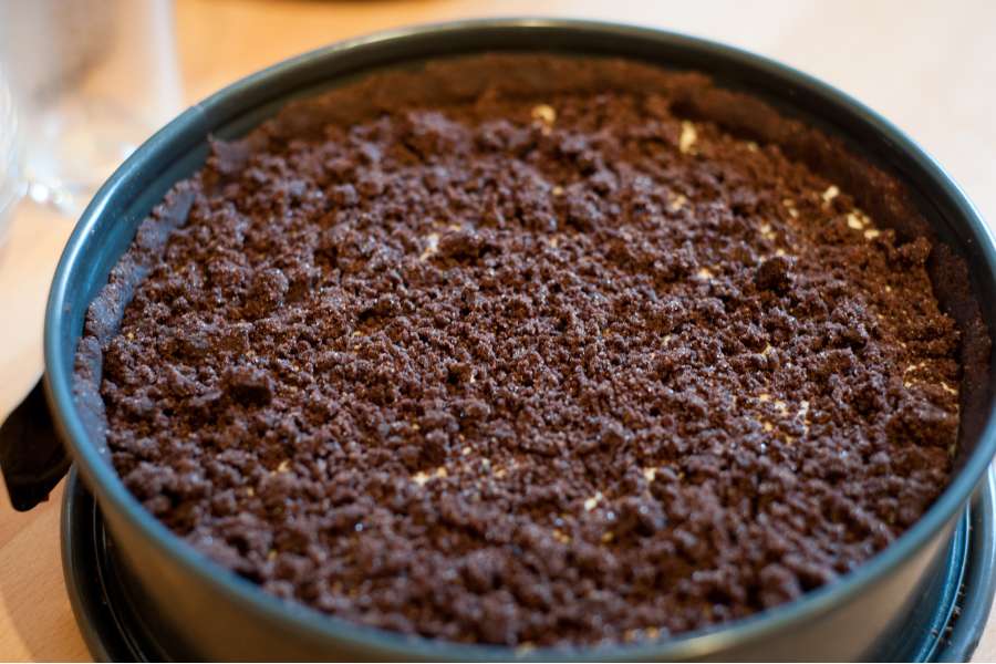 Rezept Foto Russischer Zupfkuchen. Der Kuchen kommt frisch aus dem Backofen und sieht kross aus.